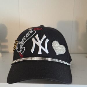 🎀Embellished Black Queens NY Pearl Heart Baseball Cap
